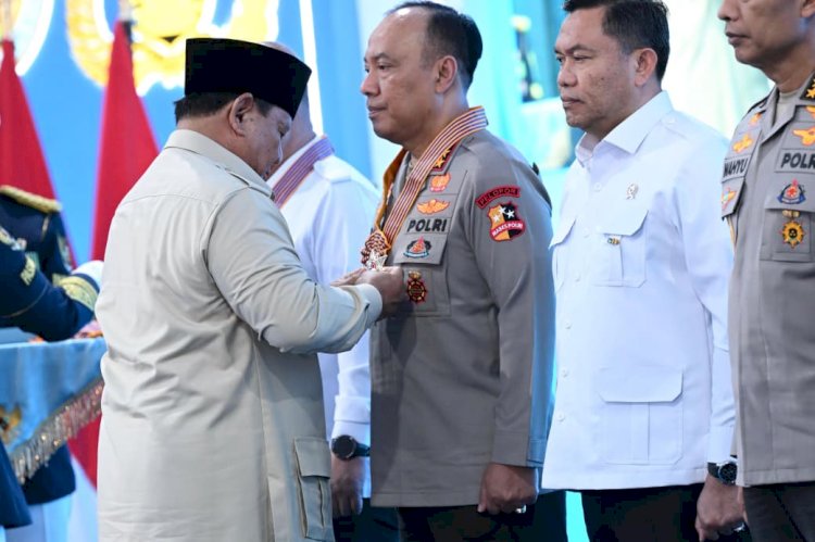 Presiden Prabowo Anugerahkan Tanda Kehormatan kepada 70 Tokoh Penggerak Gizi dan Ketahanan Pangan Nasional