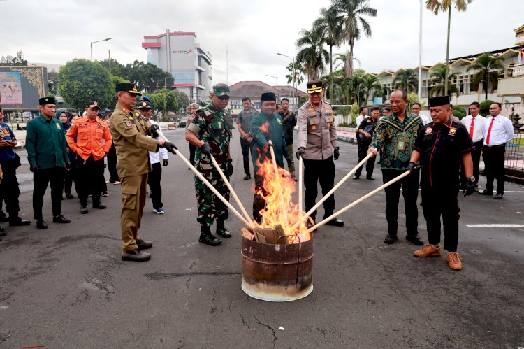 Polres Jember Musnahkan Ribuan Botol Miras Hasil Operasi Pekat di Bulan Ramadhan