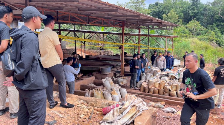 Polri Bongkar Penambangan Ilegal dan Penyelundupan Pasir Timah ke Malaysia, 7 Tersangka Diamankan