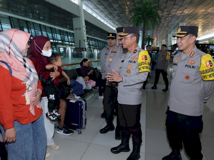 Arus Mudik di Bandara Soekarno Hatta lancar Polri Pastikan Pelayanan Optimal bagi Masyarakat